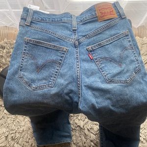 Levi’s jeans, Ribcage Straight Leg Ankle, size 27